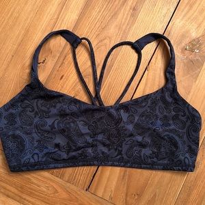 Lululemon sports bra